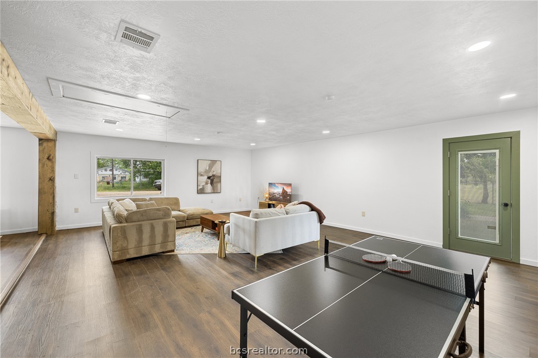 100 Shady Oaks Lane