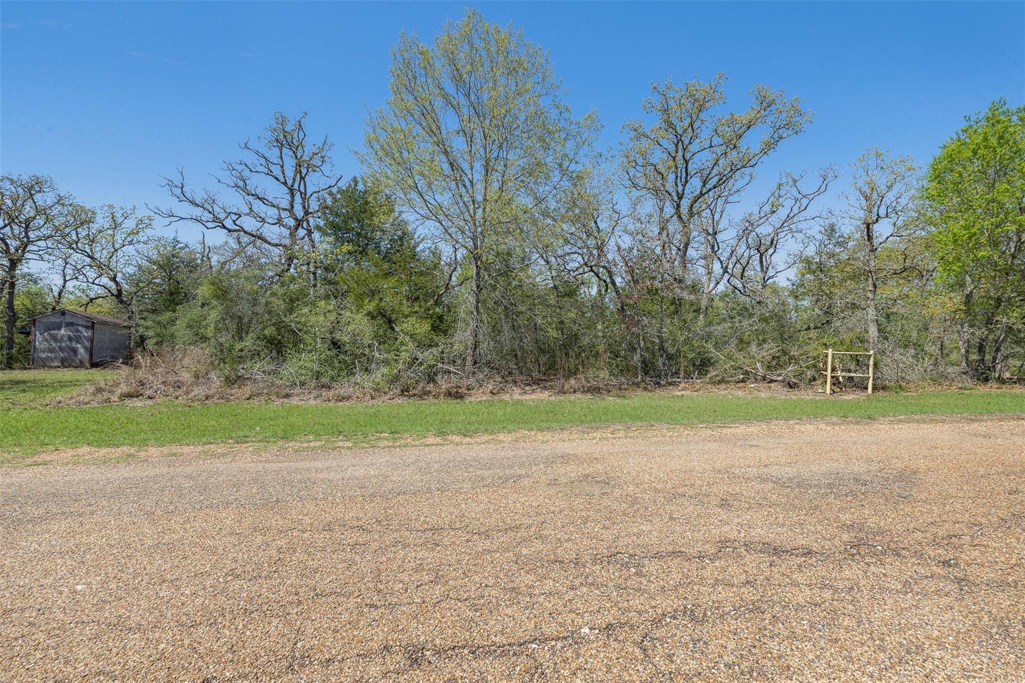 411 Cowboys DR