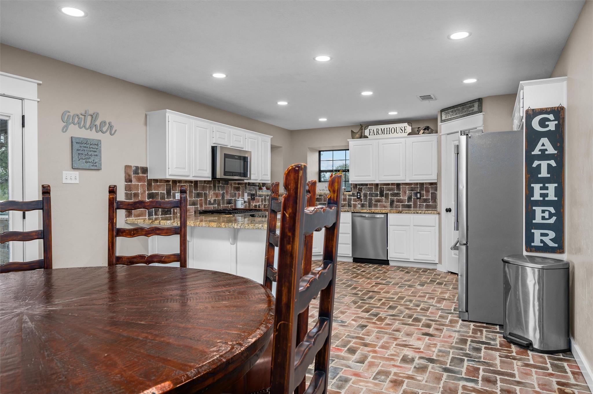 15555 Arhopulos RD