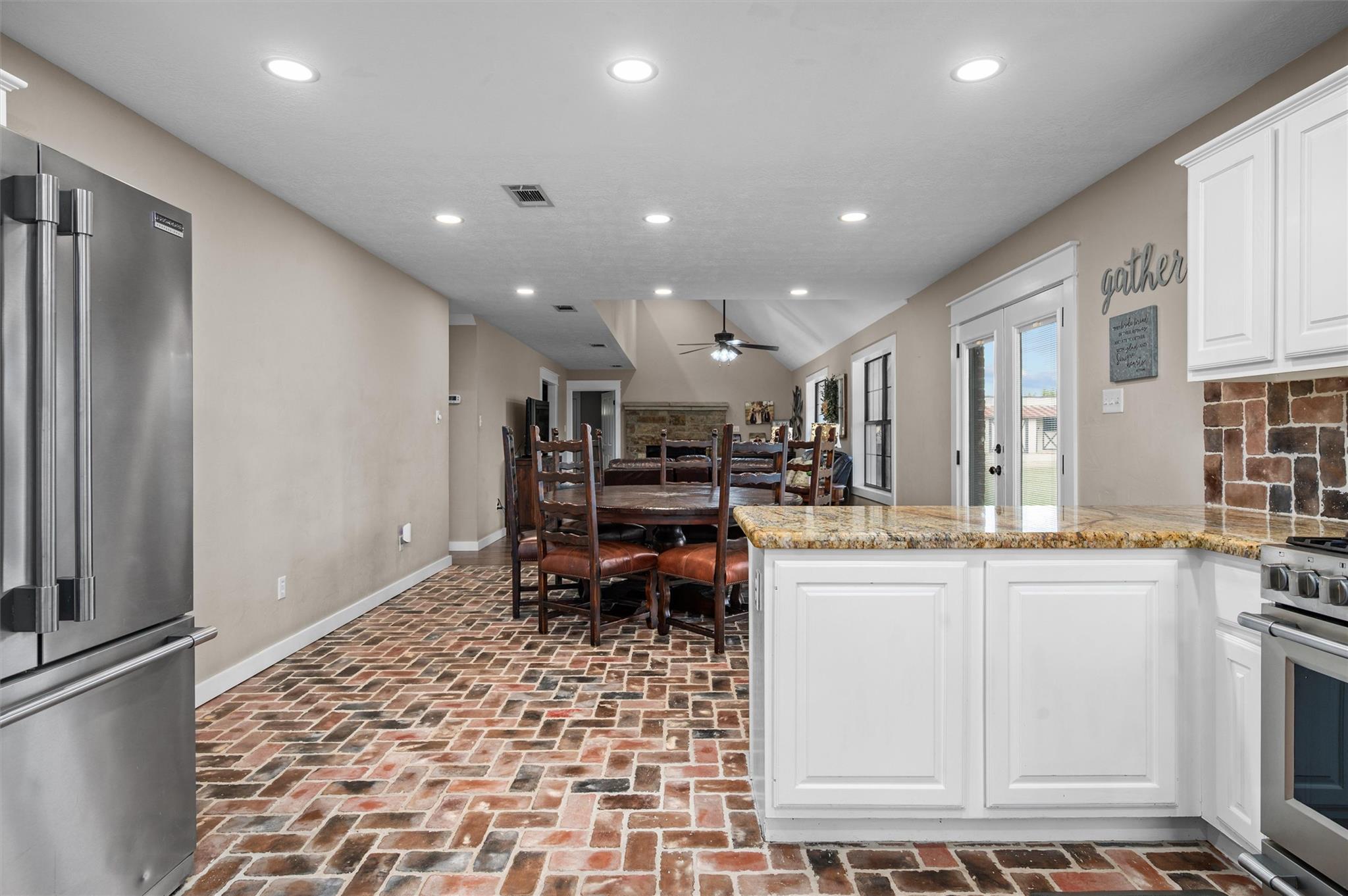 15555 Arhopulos RD