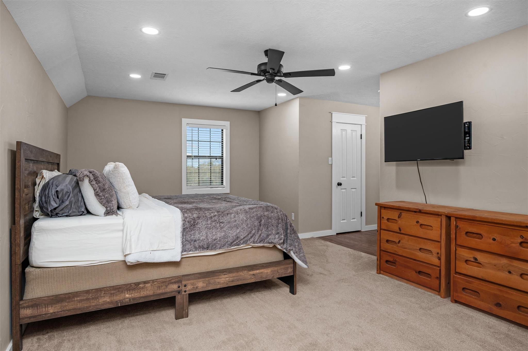 15555 Arhopulos RD