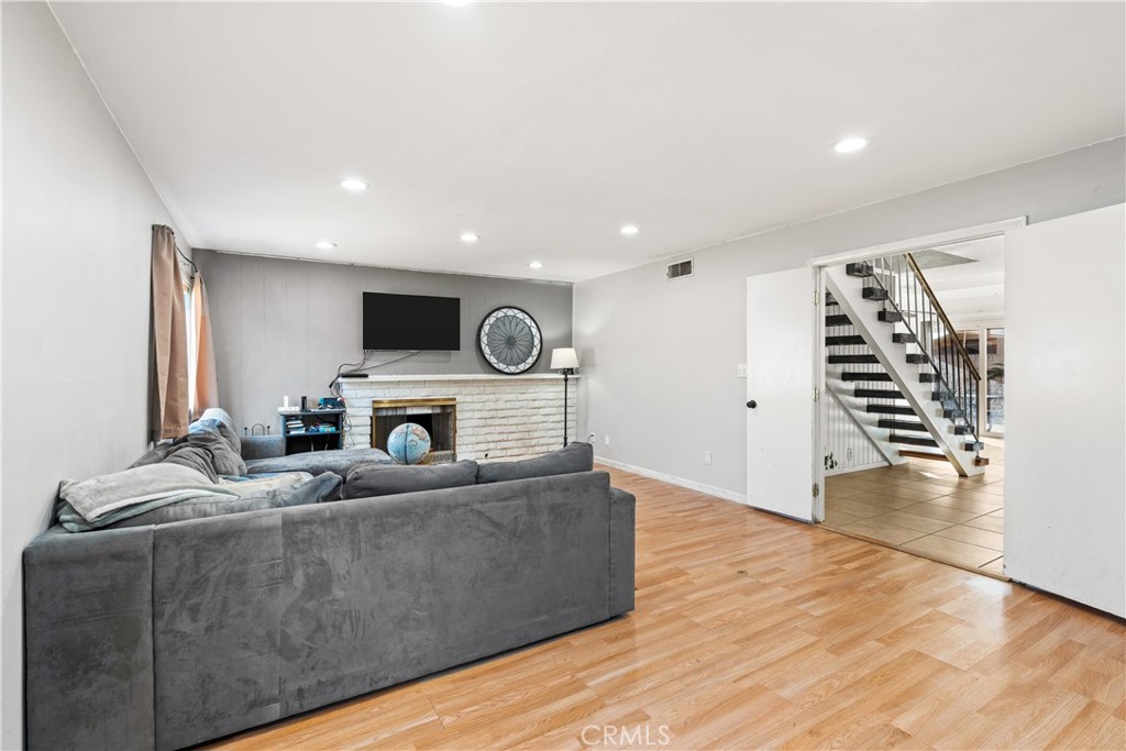 4424 E Sycamore Avenue