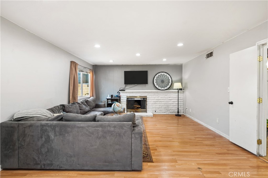 4424 E Sycamore Avenue