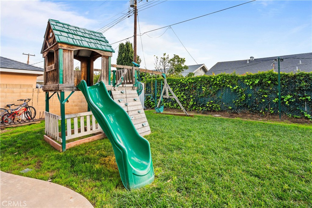 4424 E Sycamore Avenue