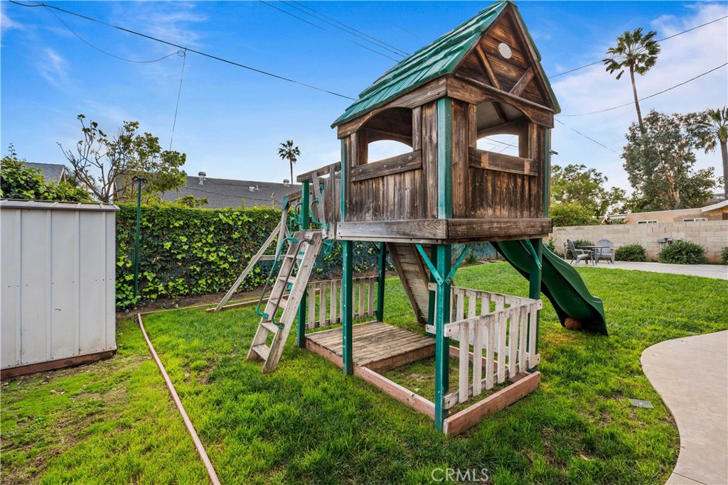 4424 E Sycamore Avenue