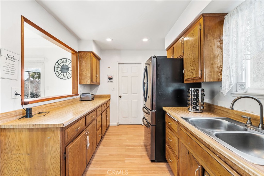 4424 E Sycamore Avenue