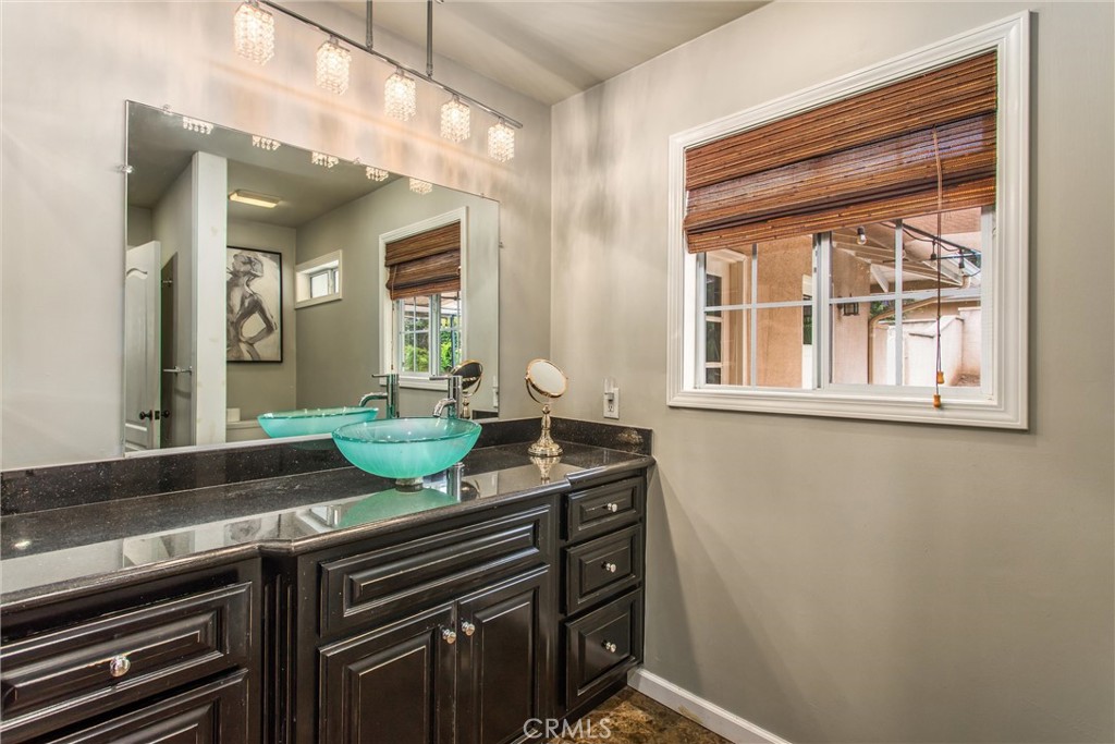 1060 S San Mateo Street