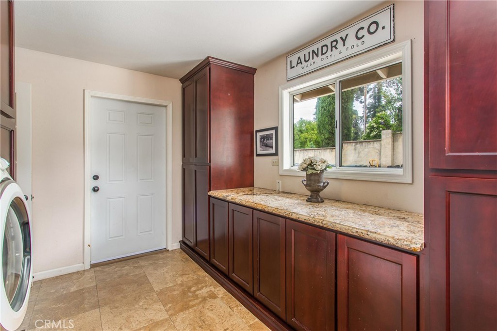 1060 S San Mateo Street