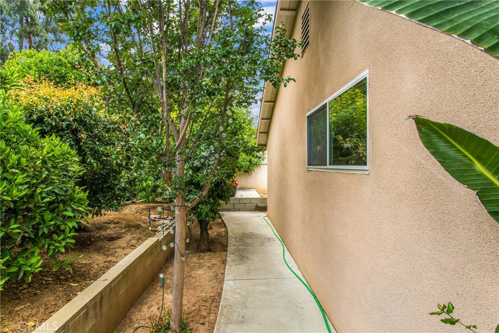 1060 S San Mateo Street