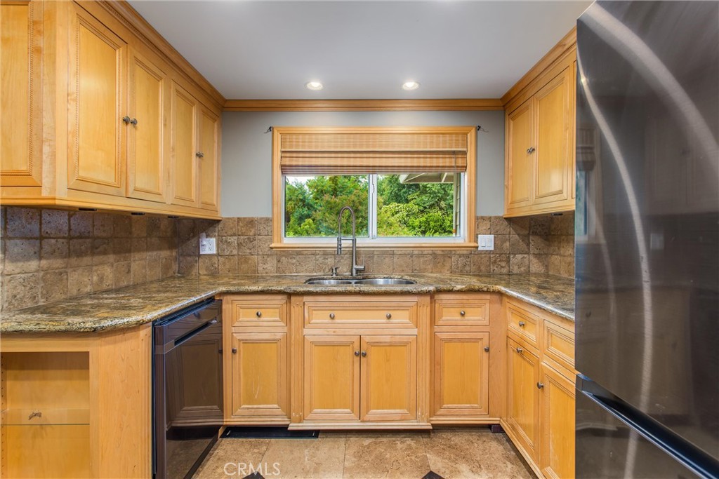 1060 S San Mateo Street