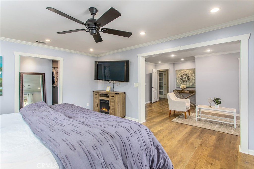 1060 S San Mateo Street