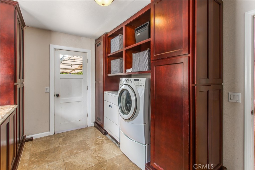 1060 S San Mateo Street