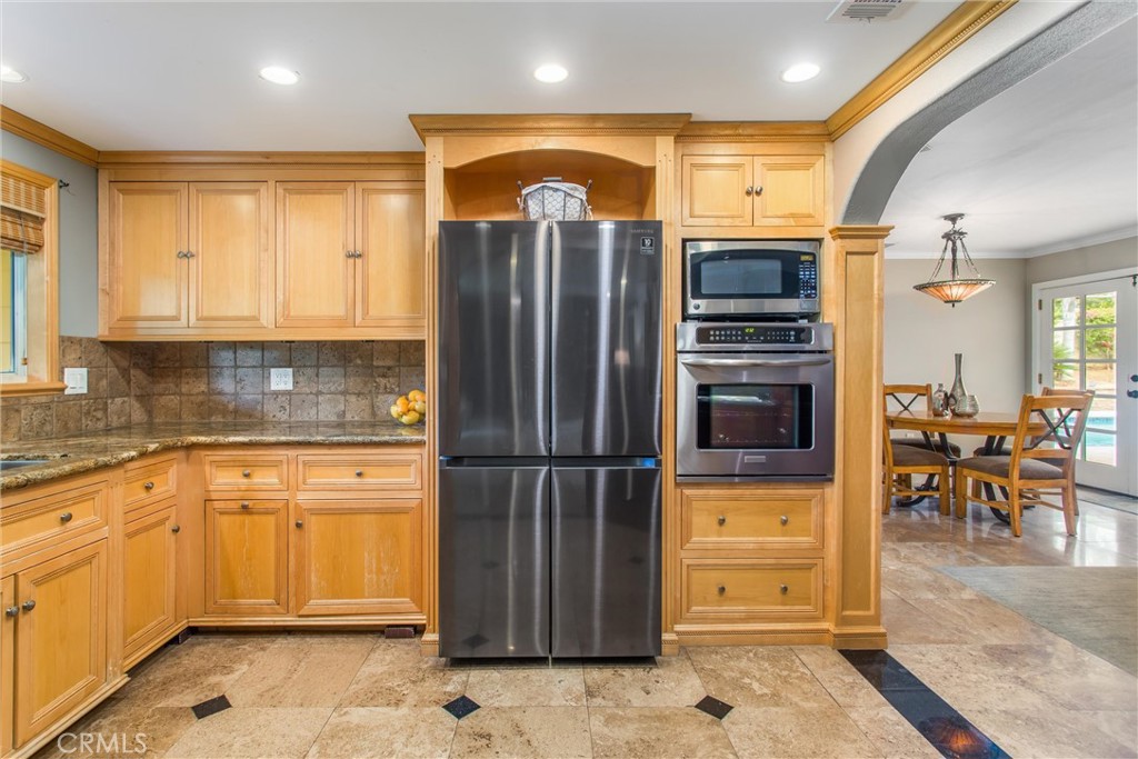 1060 S San Mateo Street