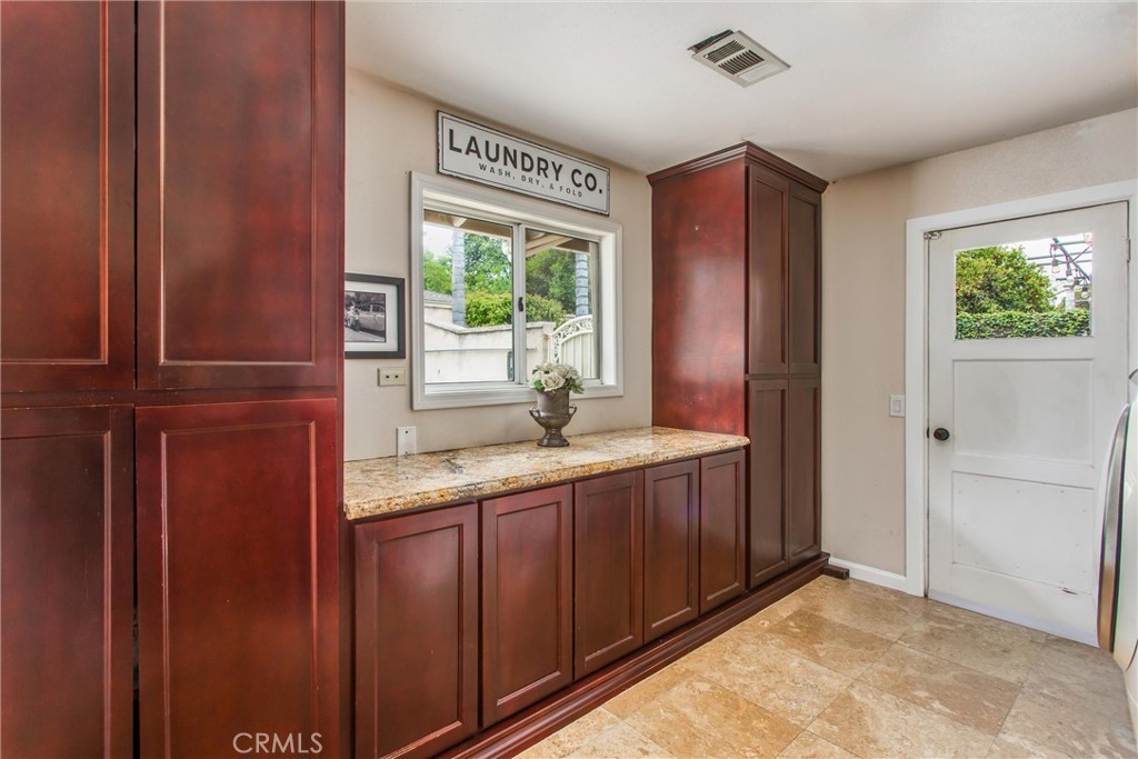 1060 S San Mateo Street