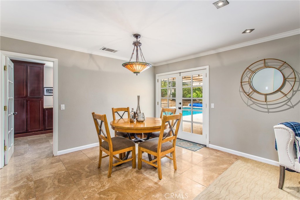 1060 S San Mateo Street