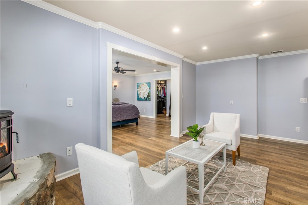 1060 S San Mateo Street