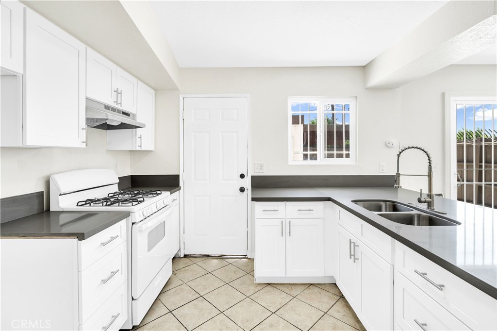 349 N Eucalyptus Avenue 25