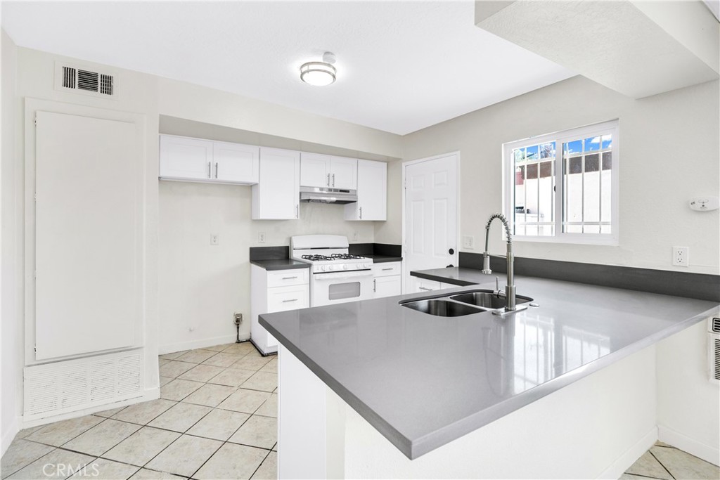 349 N Eucalyptus Avenue 25