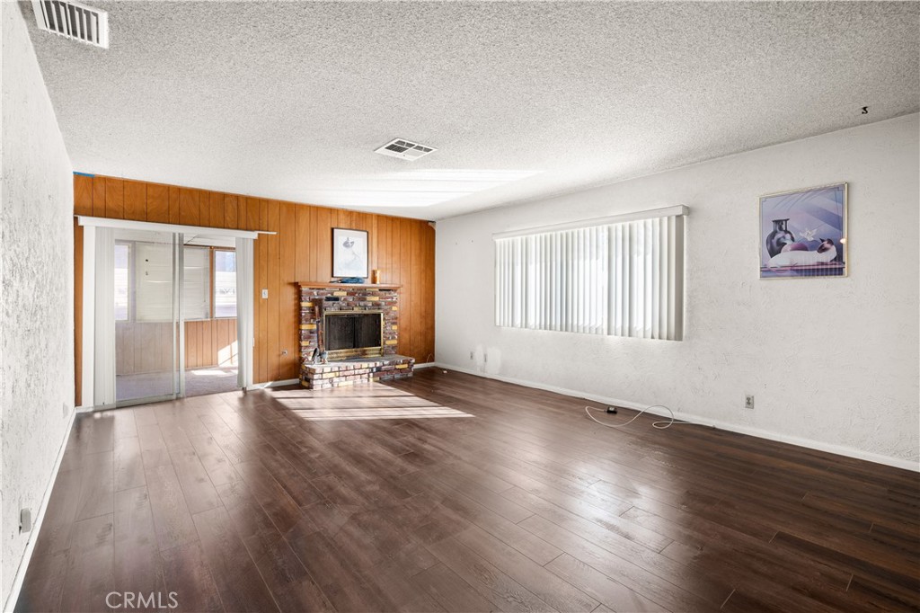 12855 Lantana Avenue