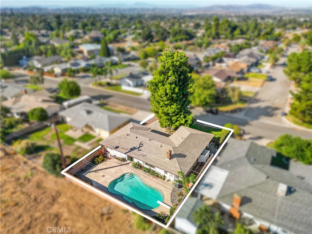 12855 Lantana Avenue