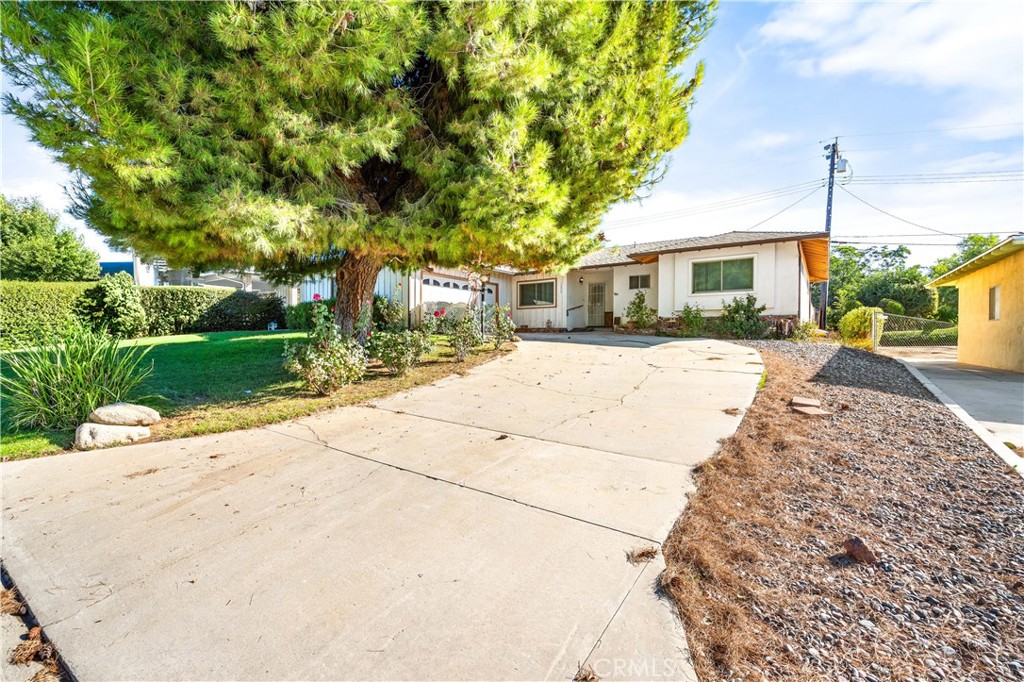 12855 Lantana Avenue