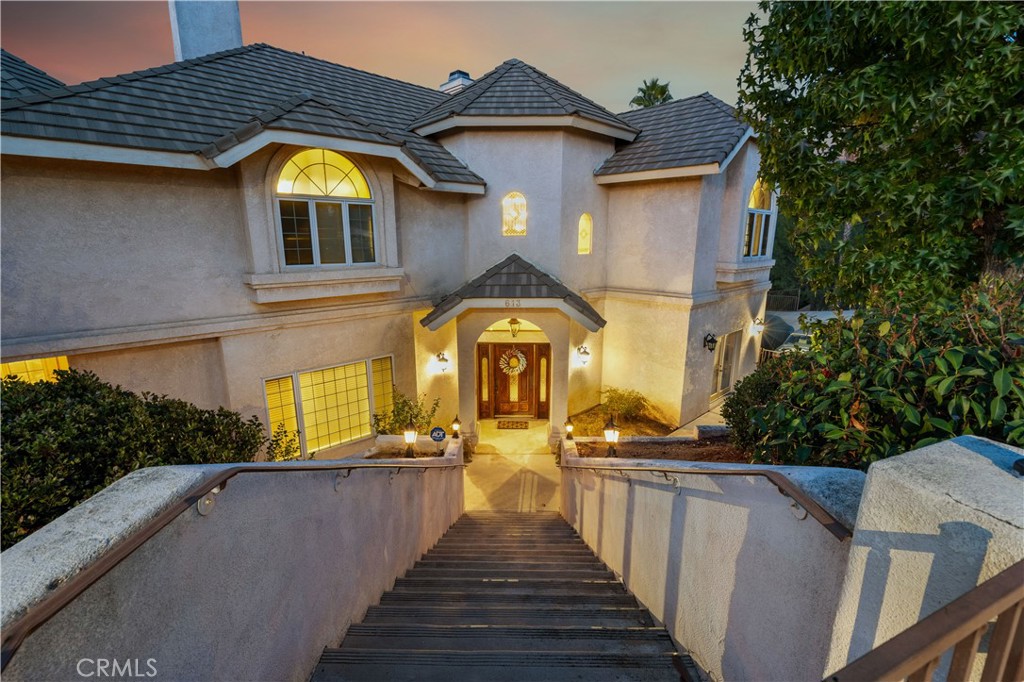 613 E Sunset Drive N