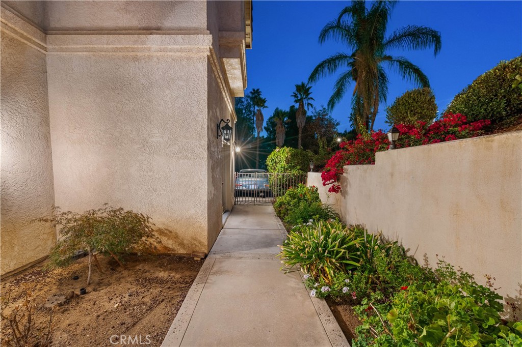 613 E Sunset Drive N