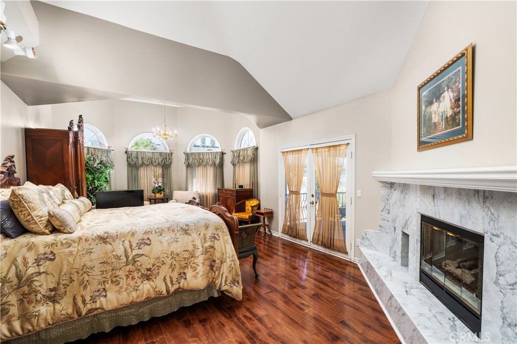 613 E Sunset Drive N