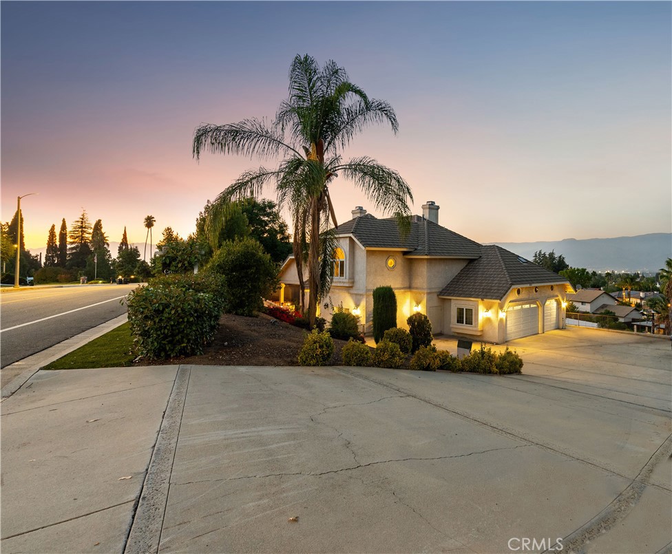 613 E Sunset Drive N