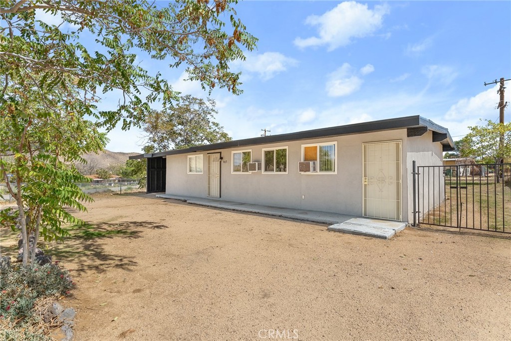 7427 Acoma Trail