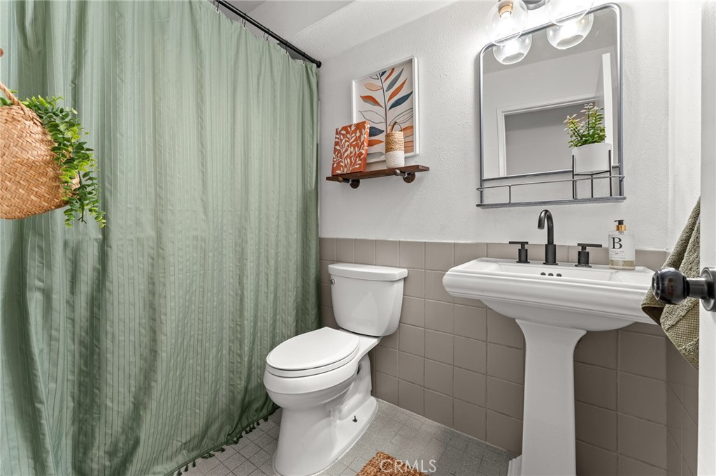 3502 White Oak Drive