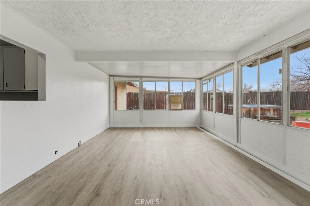 10312 Hawthorne Avenue