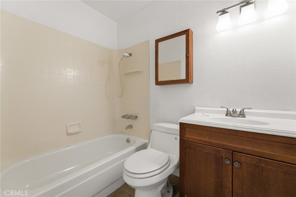 10312 Hawthorne Avenue