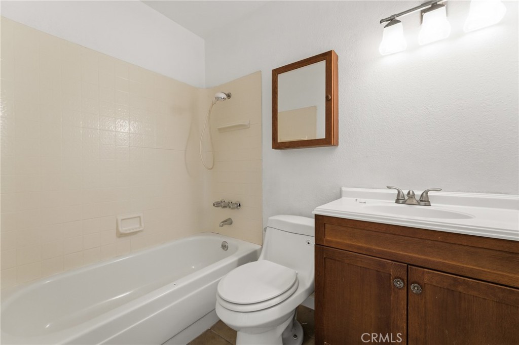 10312 Hawthorne Avenue