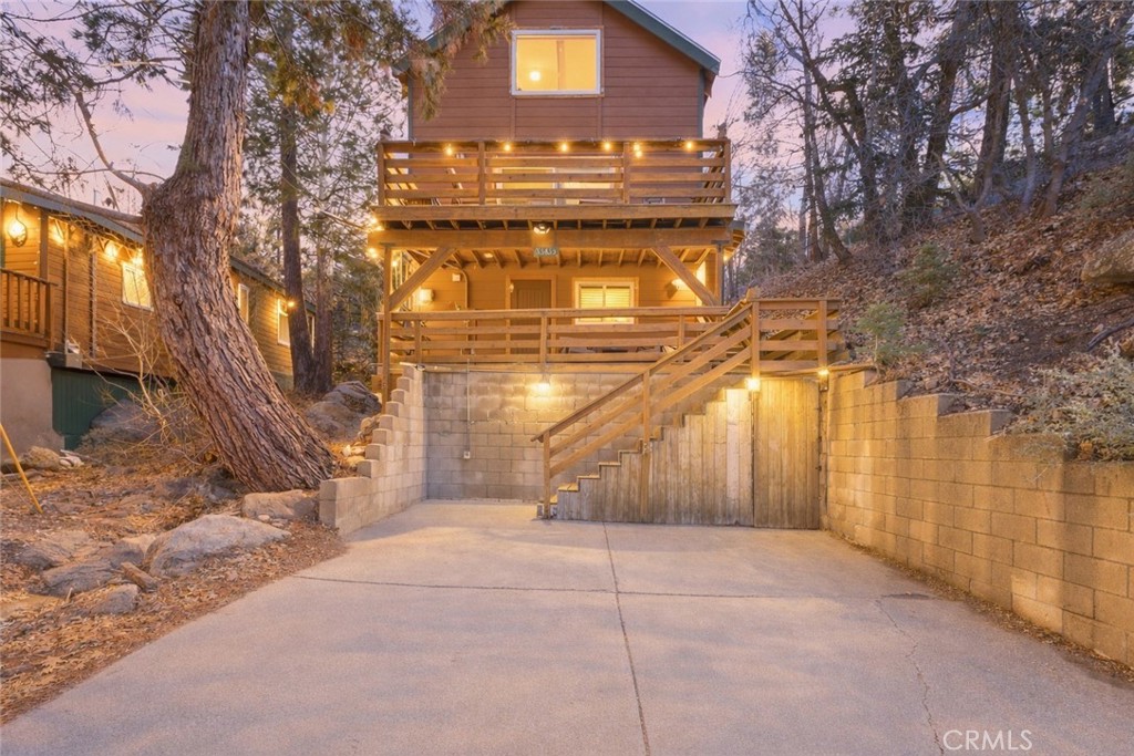 33435 Falling Leaf Drive