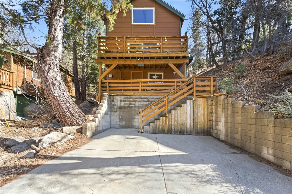 33435 Falling Leaf Drive