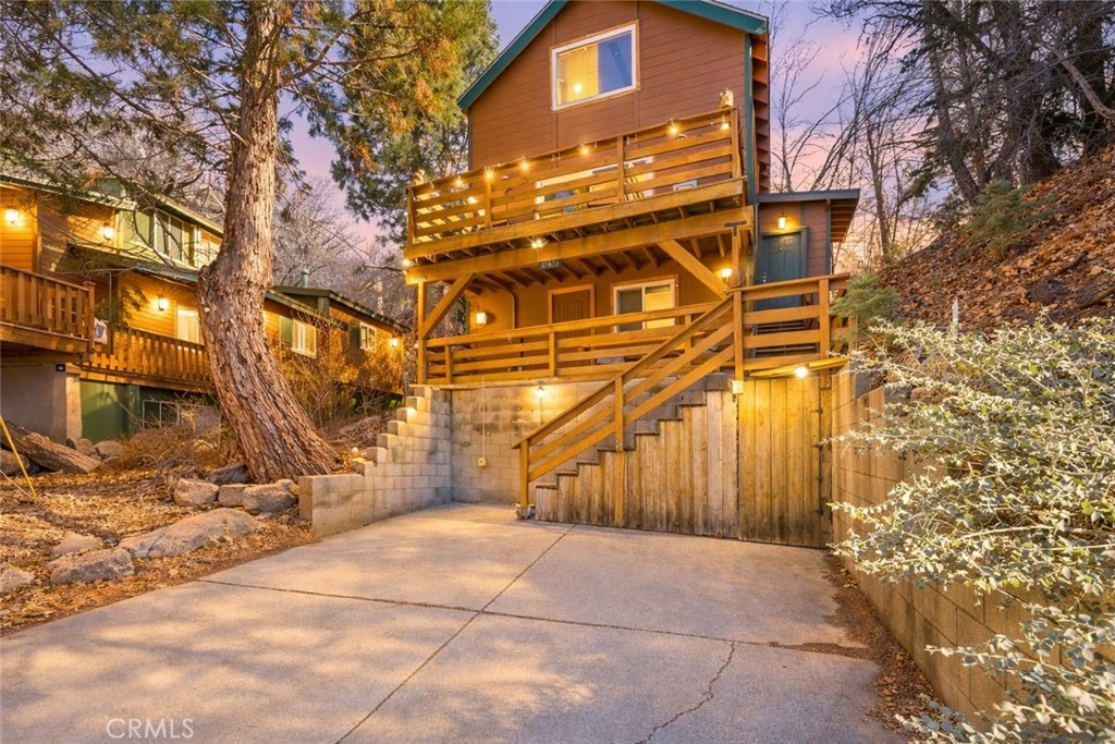 33435 Falling Leaf Drive