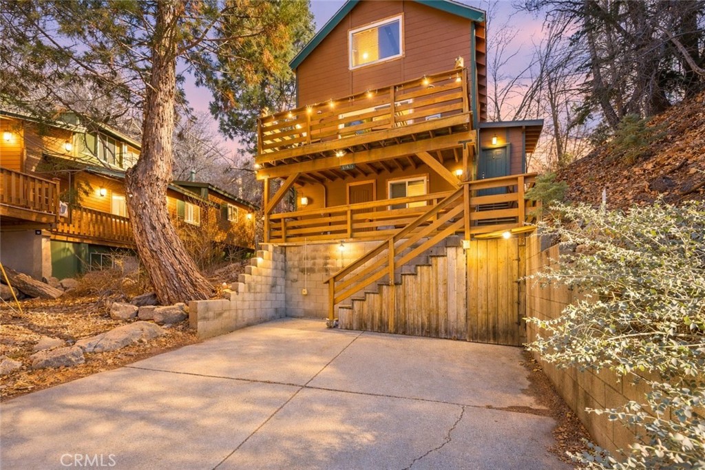 33435 Falling Leaf Drive