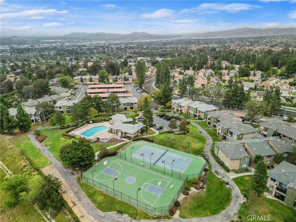 2588 Avenida Del Vista J202