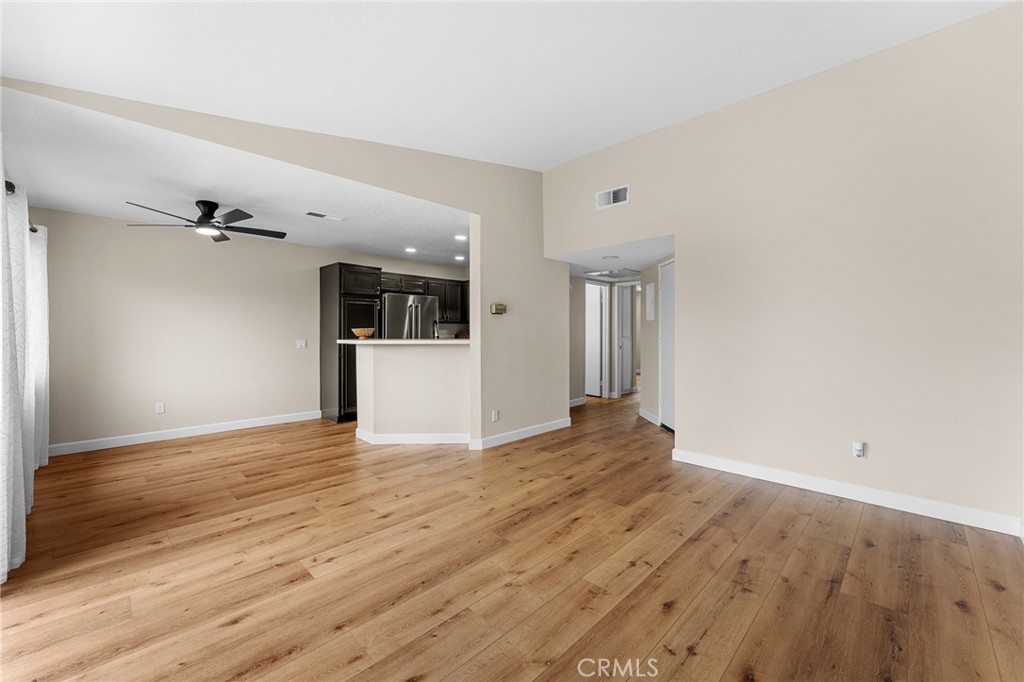 2588 Avenida Del Vista J202