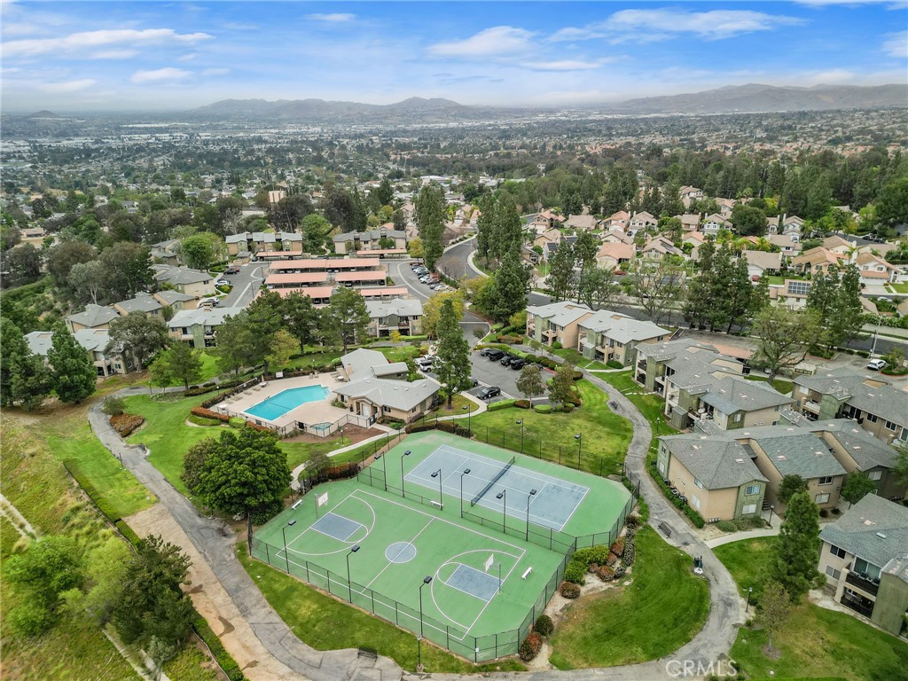 2588 Avenida Del Vista J202