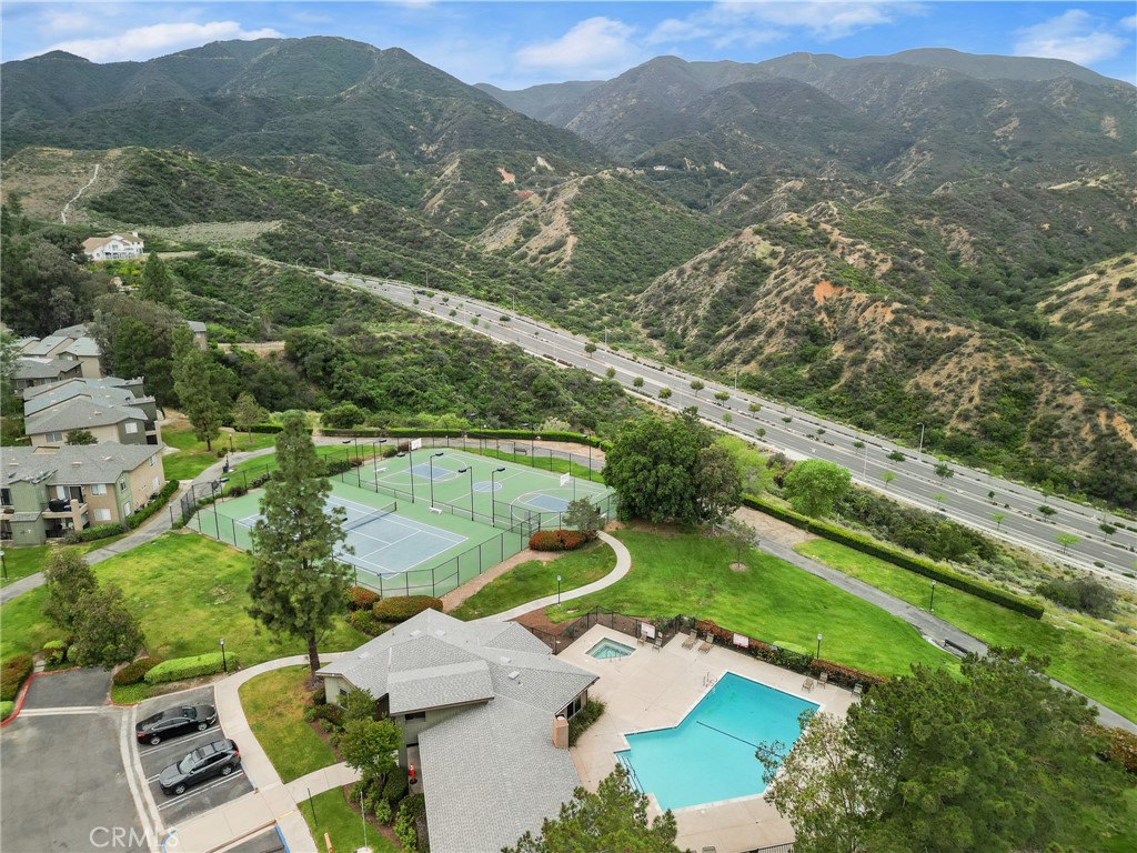 2588 Avenida Del Vista J202