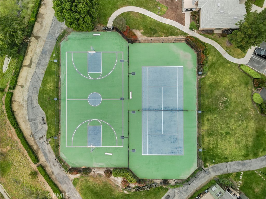 2588 Avenida Del Vista J202