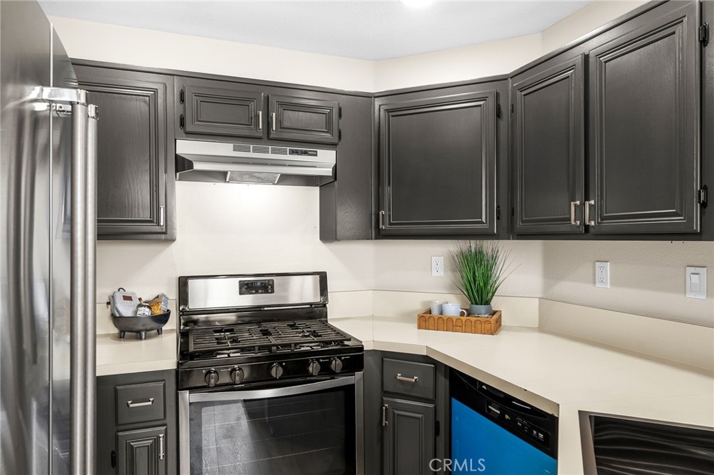 2588 Avenida Del Vista J202