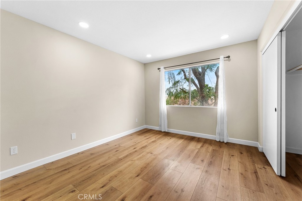 2588 Avenida Del Vista J202