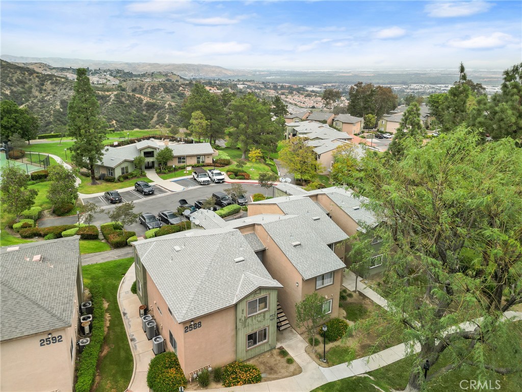 2588 Avenida Del Vista J202