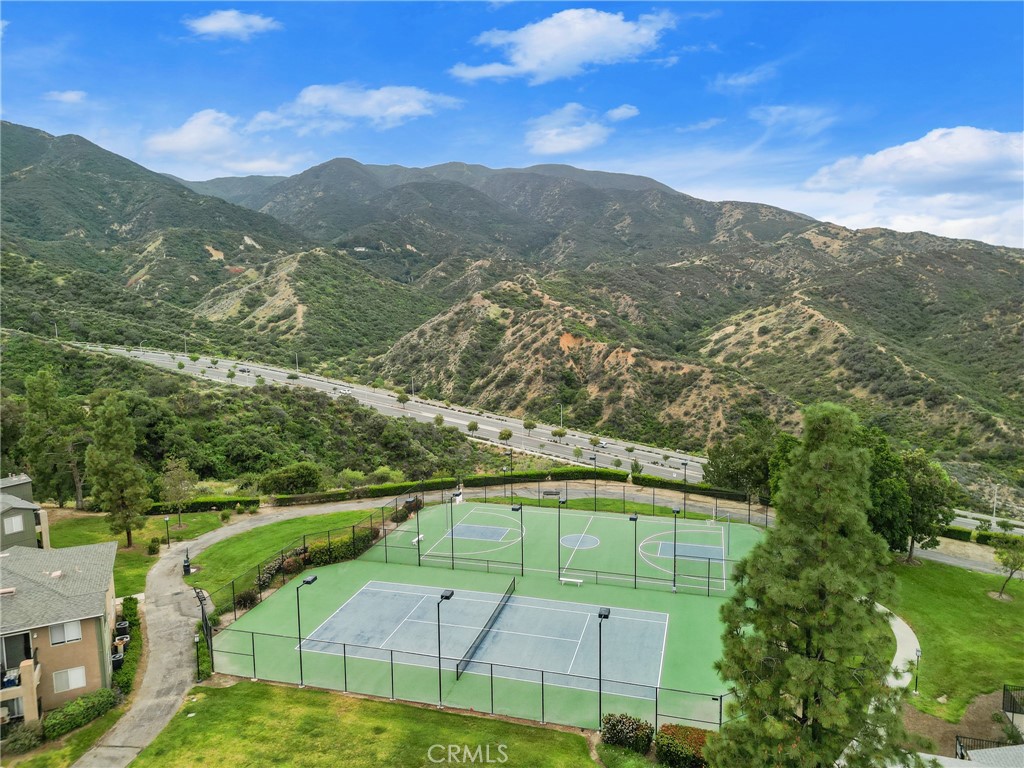 2588 Avenida Del Vista J202