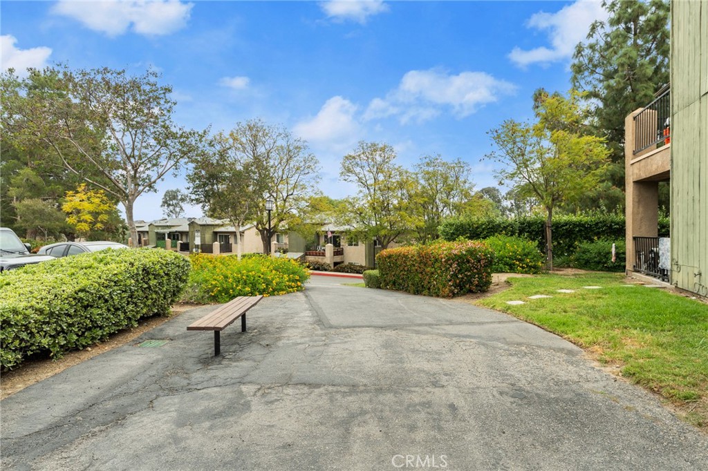 2588 Avenida Del Vista J202