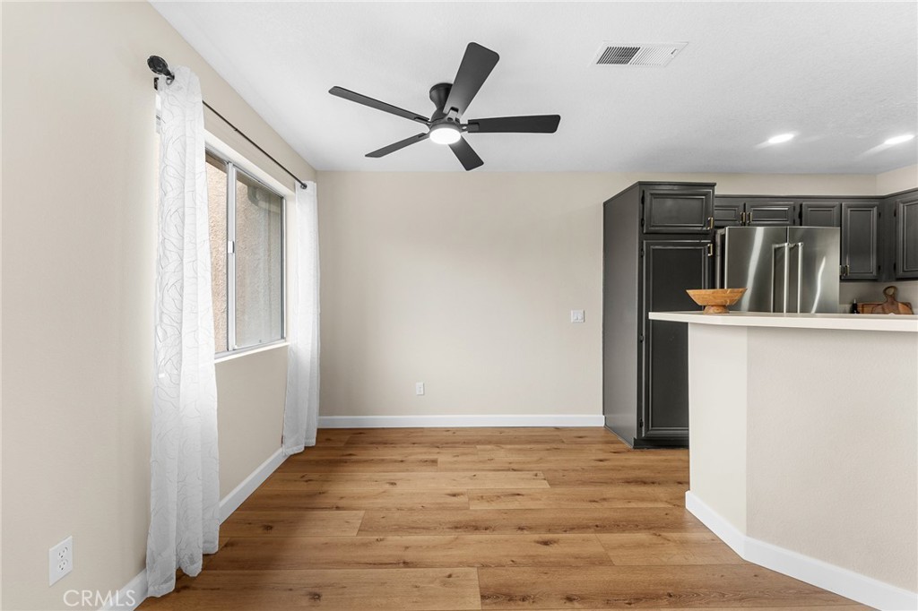 2588 Avenida Del Vista J202