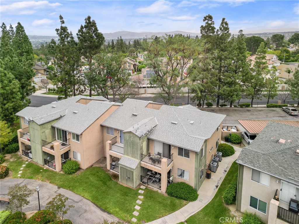 2588 Avenida Del Vista J202